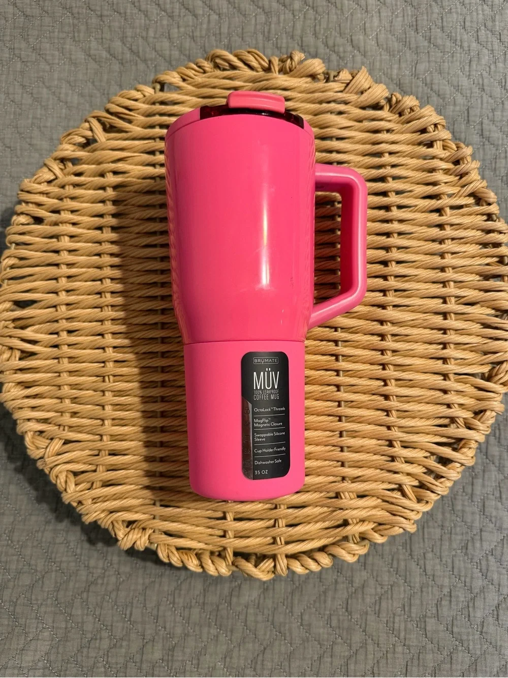 MÜV BRUMATE Insulated travel mug with handle Hot Pink (small scuff as pictured)